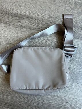 Crossbody Bag in Taupe